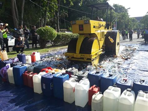 Polisi Sita Ribuan Botol Miras Di Setiabudi