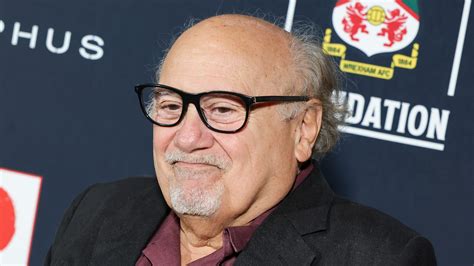 Danny DeVito se vuelve viral por conducir a exceso de velocidad en