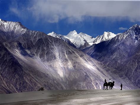 5 Places You Should Definitely Visit On Your Leh- Ladakh Trip - Via.com ...