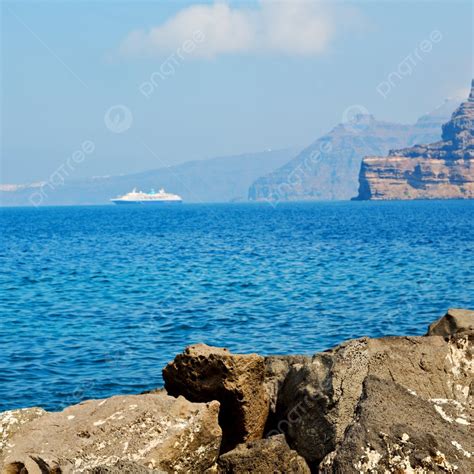 在歐洲希臘聖托里尼島夏季海灘上的山丘和岩石 照片背景圖桌布圖片免費下載 Pngtree