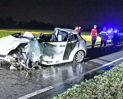 Gerenzago Auto Sventrata In Un Fosso A Bordo Una Donna Senza Vita