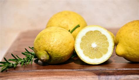 Cosa Succede A Chi Mangia Limone Con Buccia Non Edibile Attenzione