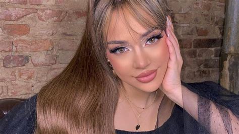 Ayliva Influencer feiern ihren Hit Was mir gefällt Selfies