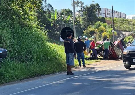 Acidente Envolve Carro E Moto Na Sc E Deixa V Tima Grave Em