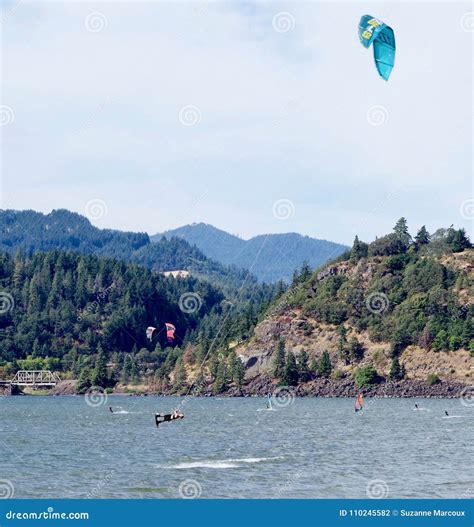 Kite Surfing, Columbia River, Oregon, USA Editorial Photography - Image
