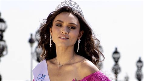 Miss France Diane Leyre R Pond Aux Critiques Je Suis Tr S