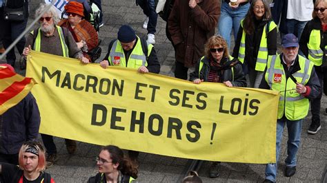 Macron Fue Interrumpido Por Manifestantes Al Dar Un Discurso En La Haya