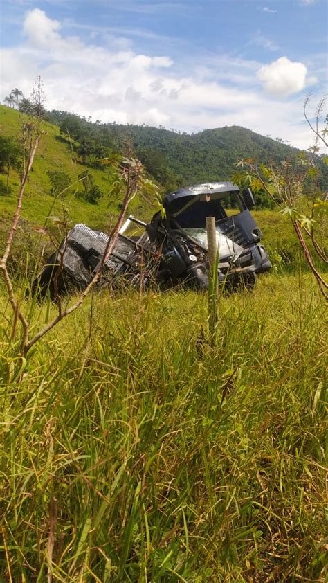 PRF libera BR 381 temporariamente após acidente 13 vítimas em