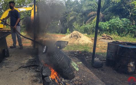 Foto Begini Lho Potret Proses Pembuatan Aspal Goreng Di Sumsel