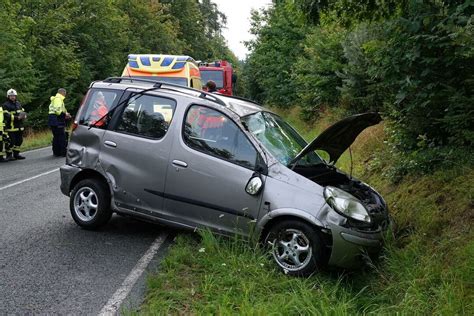 Unfall In Bannewitz Toyota Landet Im Graben Antenne Sachsen