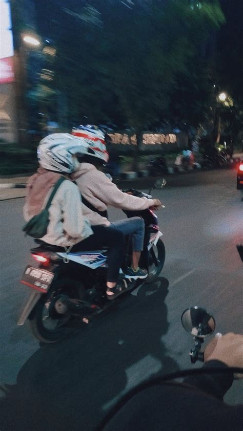 Gambar Orang Naik Motor Dikbud