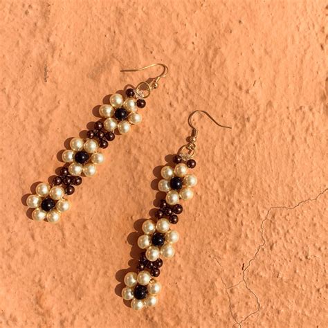 Blóma All Pearl Beaded Daisy Earrings