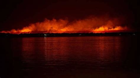 Reportan Nuevos Incendios En Islas Frente A Rosario Y Convocan A Una