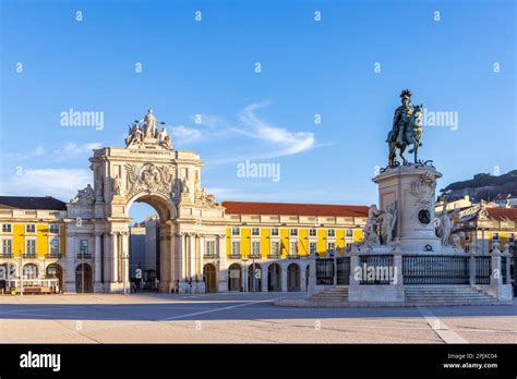 Statue Of King Jos I And Arco Da Rua Augusta On Pra A Do Rcio