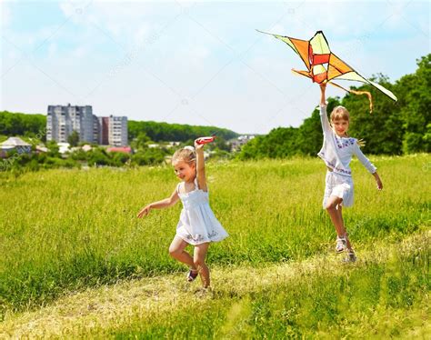 Kids flying kite outdoor. — Stock Photo © poznyakov #6724038