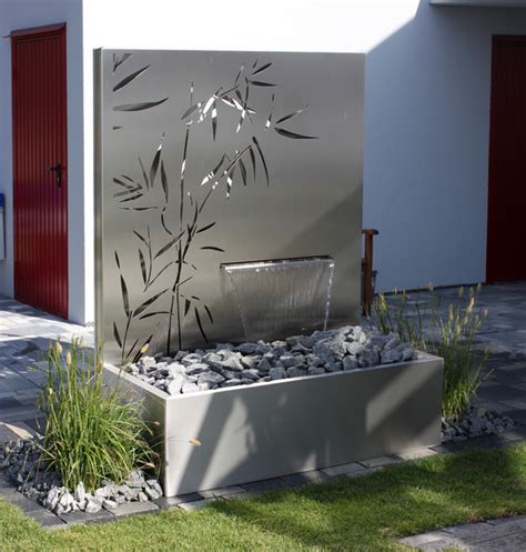 Eindr Cke Metall Und Wasser Im Garten Modern Garten Sonstige