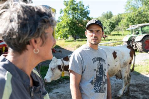 La Ferme Des Bertrand Des Paysans Et Des Vaches En Haute Savoie