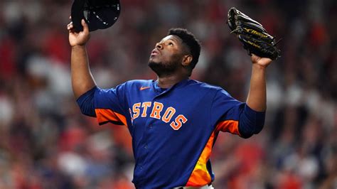 Reliever Hector Neris and Chicago Cubs finalize $9 million, 1-year ...