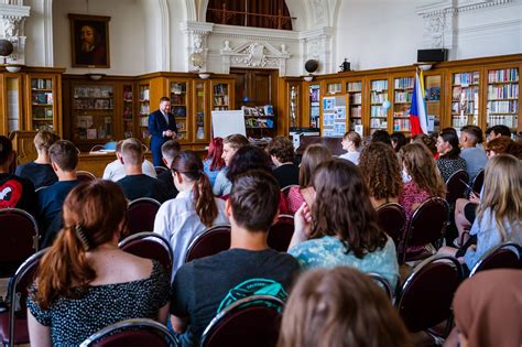 Česká národní banka on Twitter Dnešek a zítřek stráví guvernér ČNB v