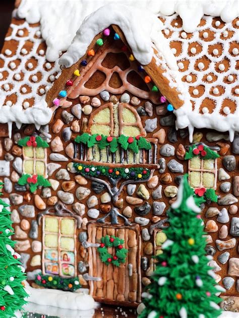 15 Adorable Gingerbread House Decorating Ideas