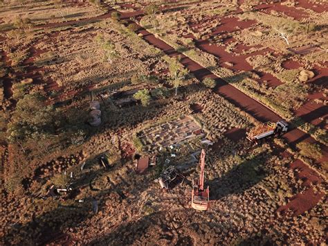 Demolition of asbestos town Wittenoom starts, as government warns visitors to stay away - ABC News