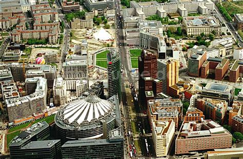 Berlin Tiergarten aus der Vogelperspektive Blick auf Büro und