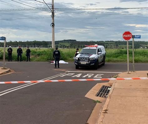 Menina De Anos Morre Ao Ser Atropelada Por Caminh O Enquanto Passeava