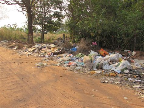 Estrada Vicinal Vem Recebendo Descarte Irregular De Lixo