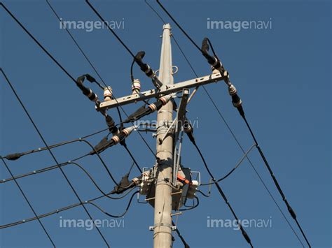 【電線と電柱】の画像素材40580659 写真素材ならイメージナビ