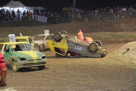 En images Indochine en concert stock car festival Traversées des