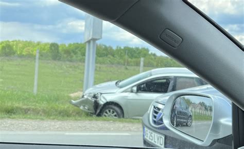 Acum Foto Accident La Ie Irea Din Sensul Giratoriu De La B Rse Ti