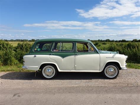 Morris Oxford Series IV (Traveller) | Retro Rides