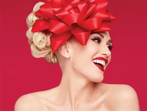 Encarte Gwen Stefani You Make It Feel Like Christmas Digital