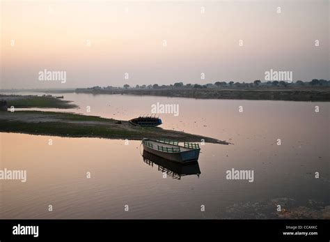 Yamuna river north, india hi-res stock photography and images - Alamy