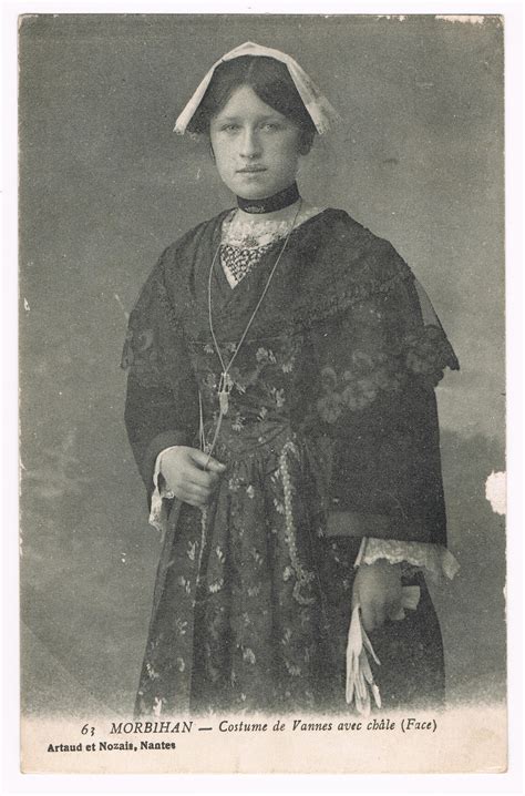 Vannes Le 10 février 1918 Morbihan Costume de Vannes avec châle