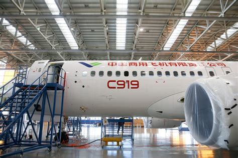 與c919大型客機102架機“肩”守圖片新聞中國政府網