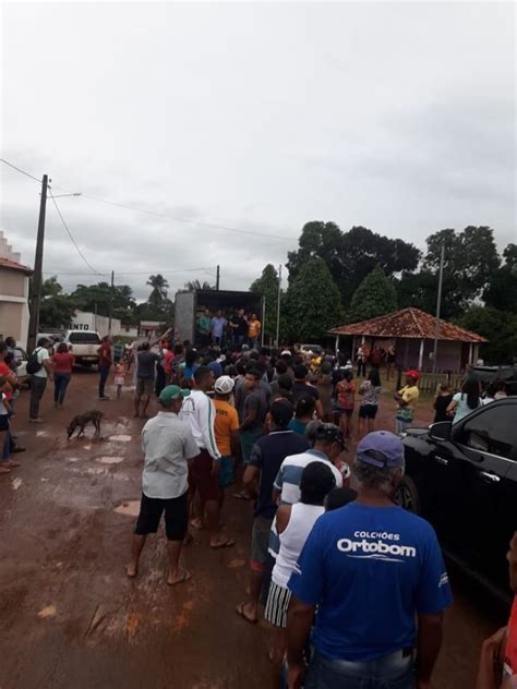 Em Carolina Prefeito Dr Erivelton Faz Entrega De Cestas B Sicas