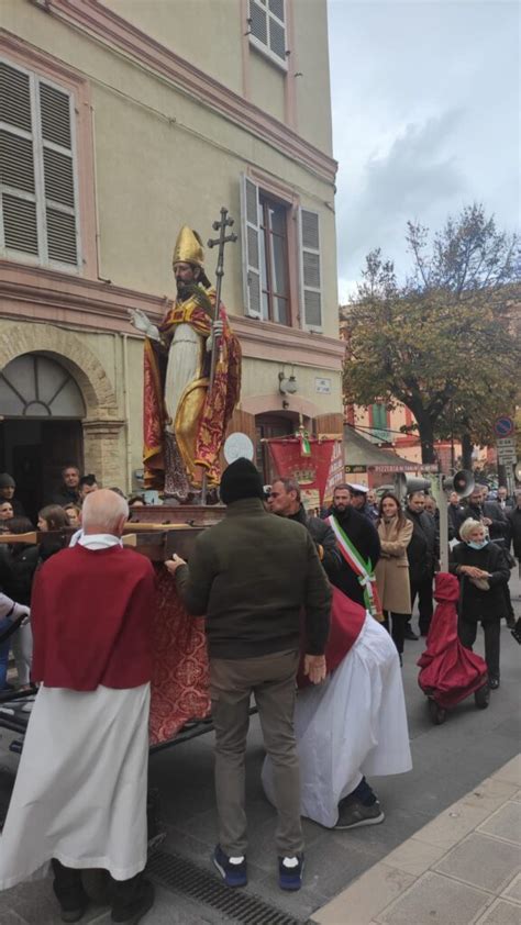 Novembre San Flaviano La Processione Della Statua Del Santo Per Le