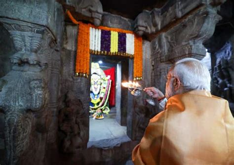 Pm Performs Darshan And Puja At Veerbhadra Temple In Lepakshi