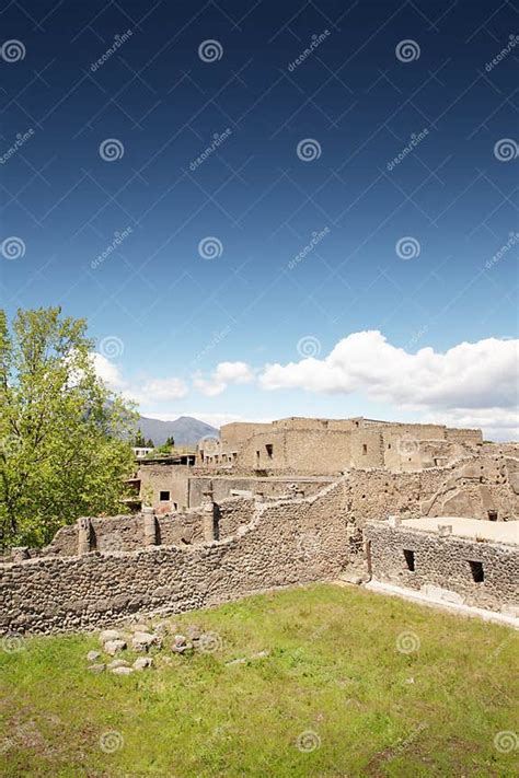 Unearthed City Of Pompeii Stock Image Image Of Eruption 164349563