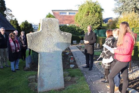 Gedenkfeier zur Zerstörung der Schule am 16 November 1944 St Angela