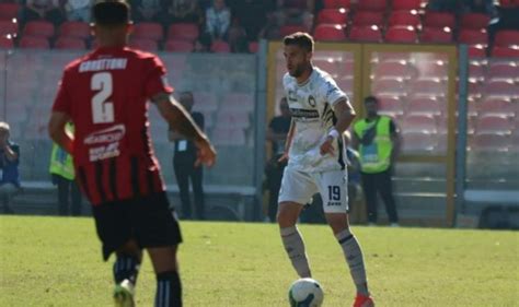 Serie C Foggia Crotone 1 0 I Satanelli Condannano I Pitagorici Al