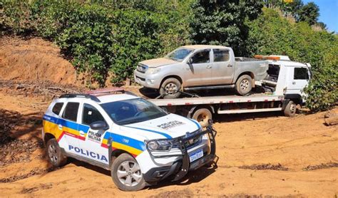 Portal Caparaó Hilux roubada em Lajinha é localizada abandonada em