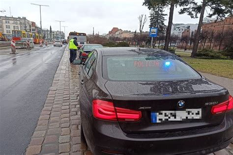 Pijany kierowca bmw wpadł bo rozmawiał przez telefon A to dopiero