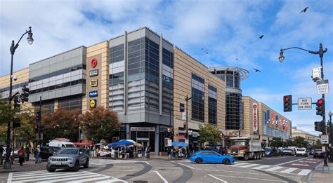 8 Best Shopping Malls Around Washington, D.C. To Check Out