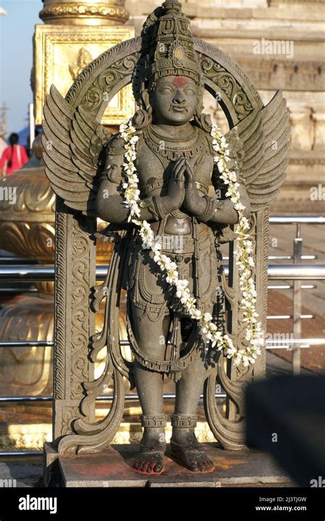 Vishnu Statue Garuda Hi Res Stock Photography And Images Alamy