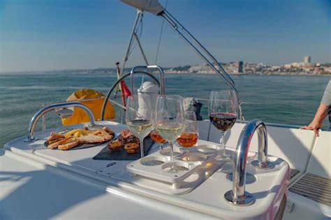 Lisboa Passeio De Barco A Vela No Rio Tejo Getyourguide