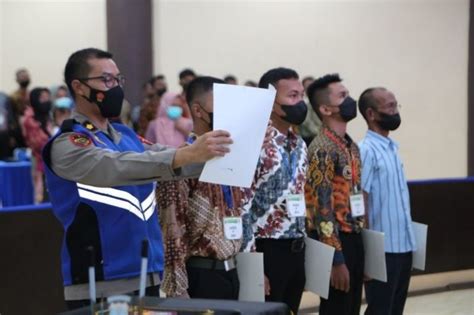 Wakapolda Kaltara Pimpin Penandatanganan Pakta Integritas Calon Tamtama