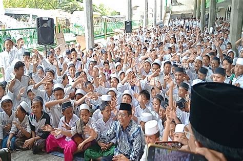 Kunjungi Ponpes Al Khoziny Mahfud Md Berikan Kunci Sukses Kepada Santri