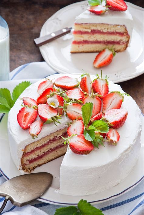 Recette Wedding Cake Au Chocolat Blanc Et La Fraise Marie Claire